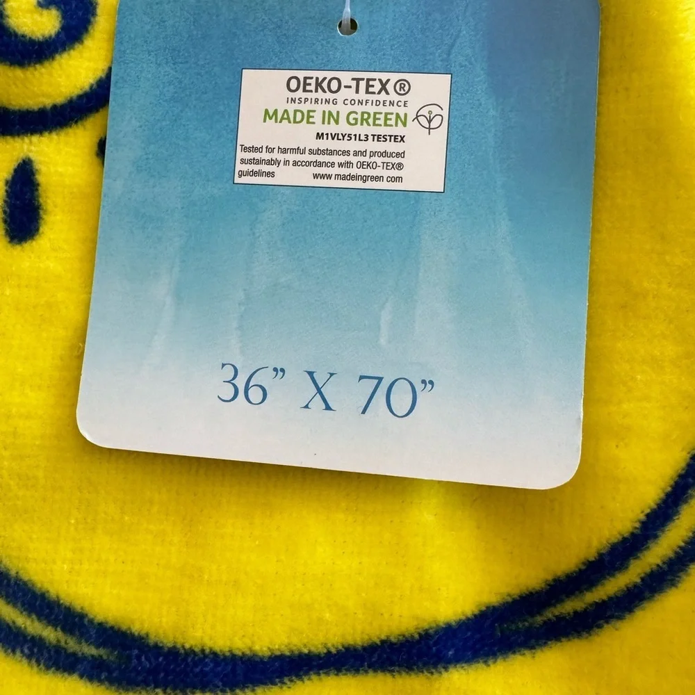 Super soft, smiley large beach towel!! Get summer ready😀 I have two more😉😃